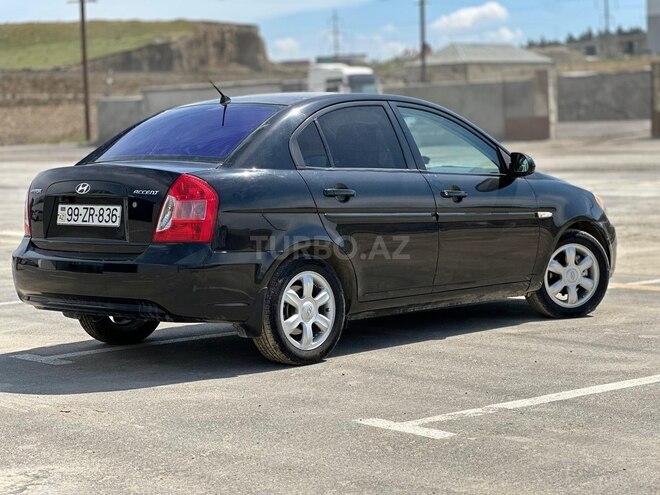 Hyundai Accent-4