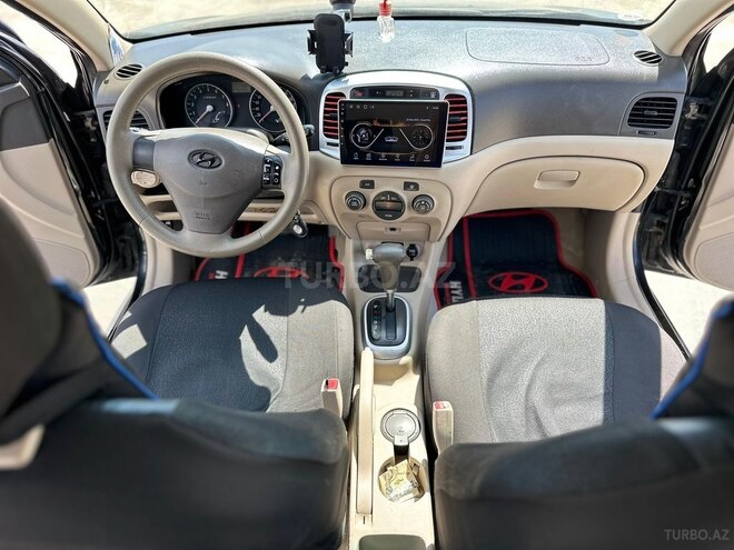 Hyundai Accent-15