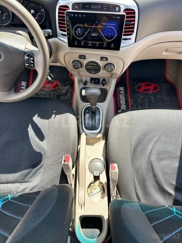 Hyundai Accent-18