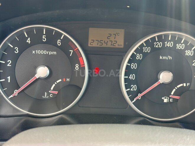 Hyundai Accent-14