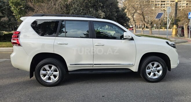 Toyota Land Cruiser Prado-3