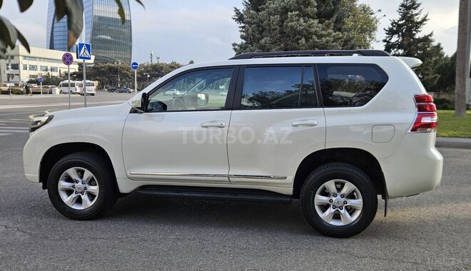 Toyota Land Cruiser Prado-4