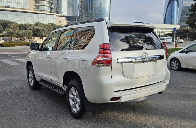 Toyota Land Cruiser Prado-5