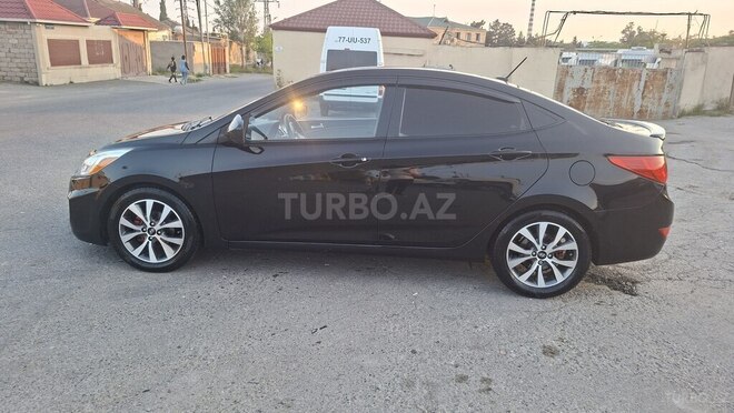 Hyundai Accent-4