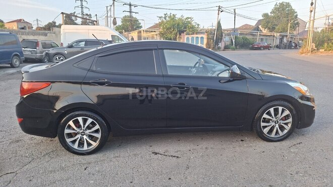 Hyundai Accent-5