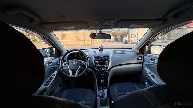 Hyundai Accent-9