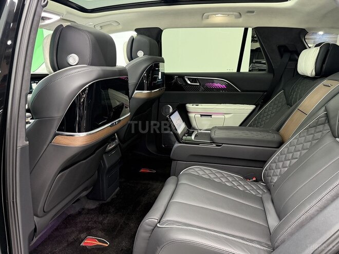 Hongqi E-HS9-13