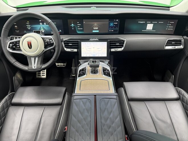 Hongqi E-HS9-9