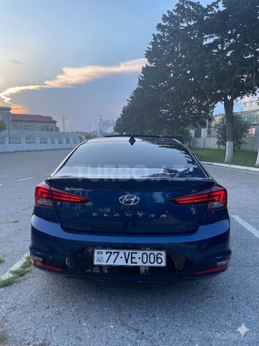 Hyundai Elantra-2