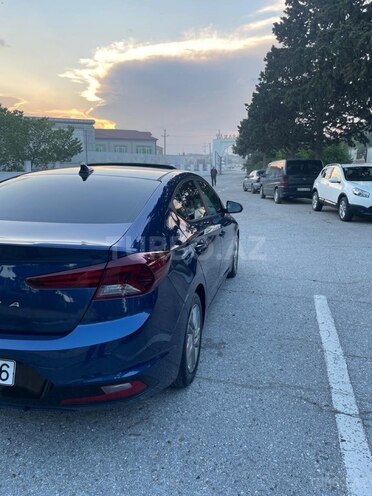 Hyundai Elantra-3