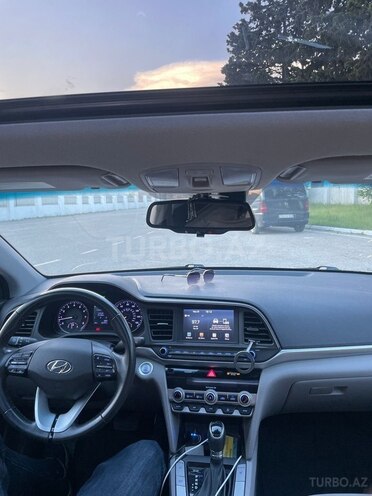 Hyundai Elantra-4