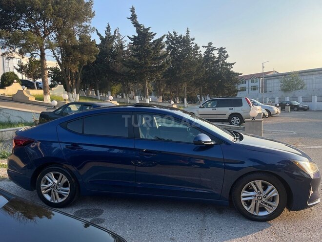 Hyundai Elantra-8
