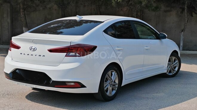 Hyundai Elantra-12