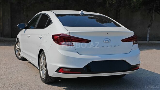 Hyundai Elantra-10