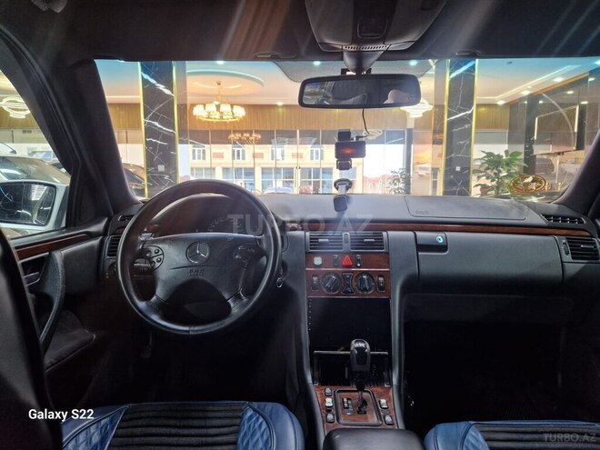 Mercedes E 220-3