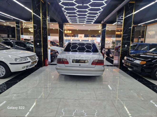 Mercedes E 220-4