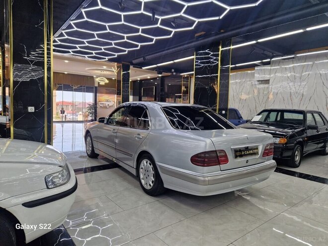 Mercedes E 220-5