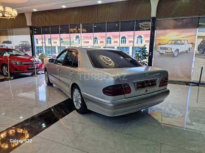 Mercedes E 220-10