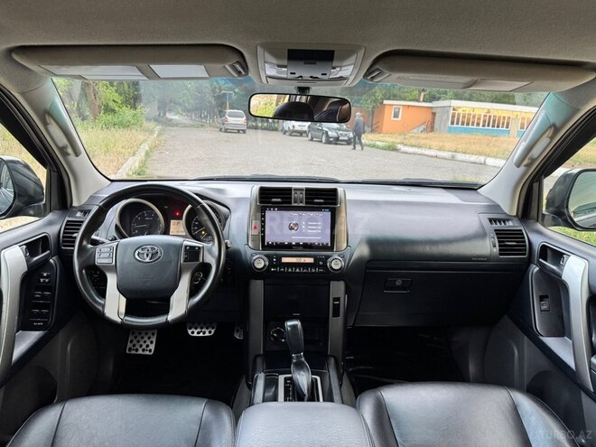 Toyota Land Cruiser Prado-12