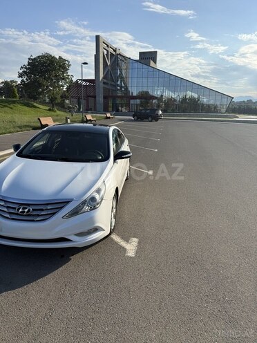 Hyundai Sonata-6