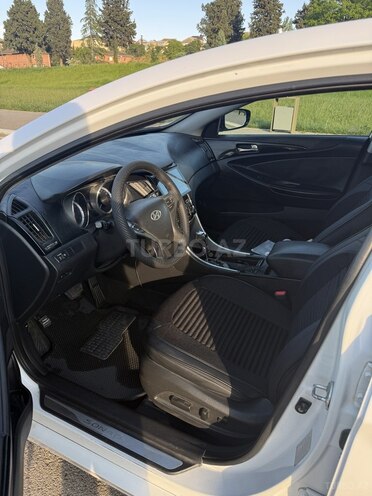 Hyundai Sonata-13