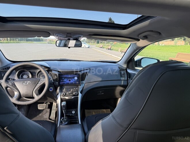 Hyundai Sonata-12