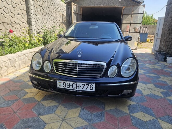 Mercedes E 220-1