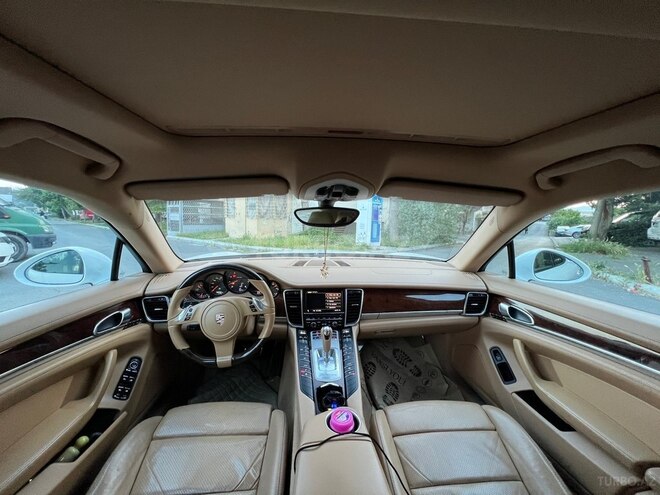 Porsche Panamera 4-12