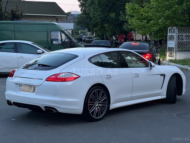 Porsche Panamera 4-3
