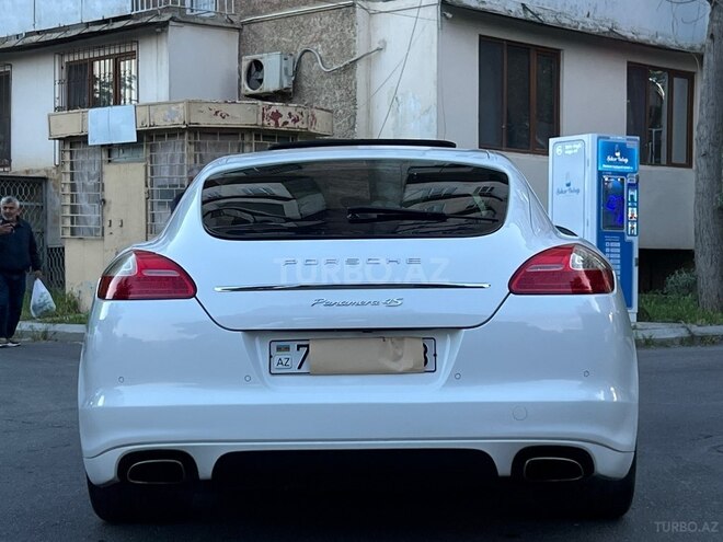 Porsche Panamera 4-7