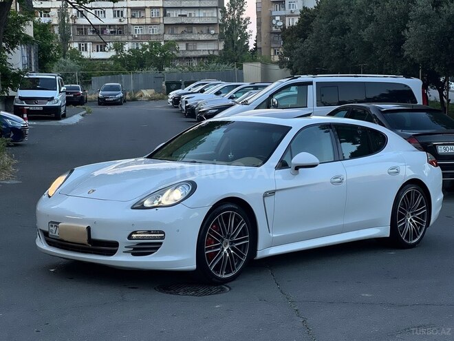 Porsche Panamera 4-6