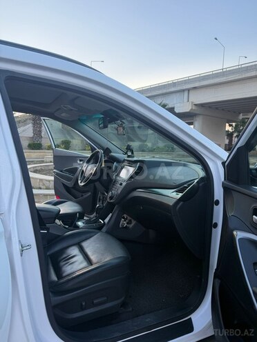 Hyundai Santa Fe-13