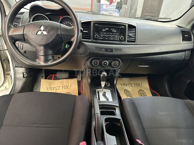 Mitsubishi Lancer-13