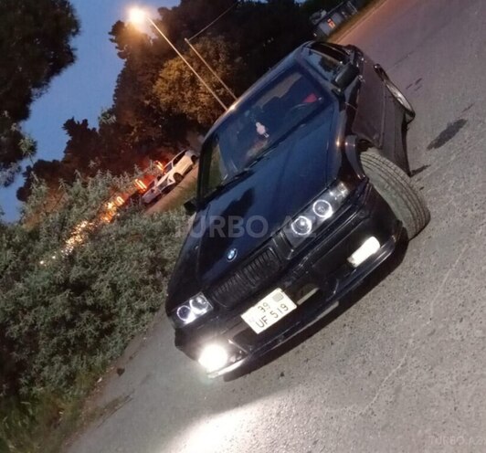 BMW 320-2