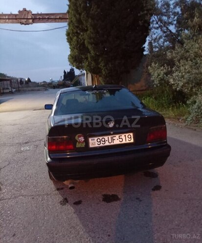 BMW 320-3