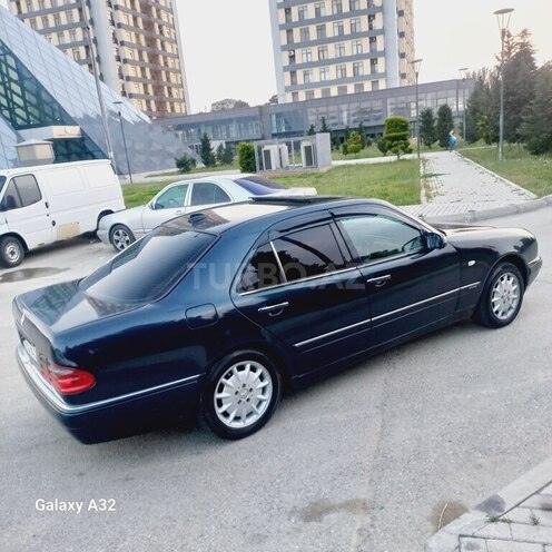 Mercedes E 240-10