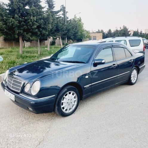Mercedes E 240-12