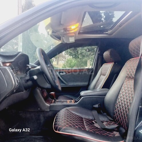 Mercedes E 240-13