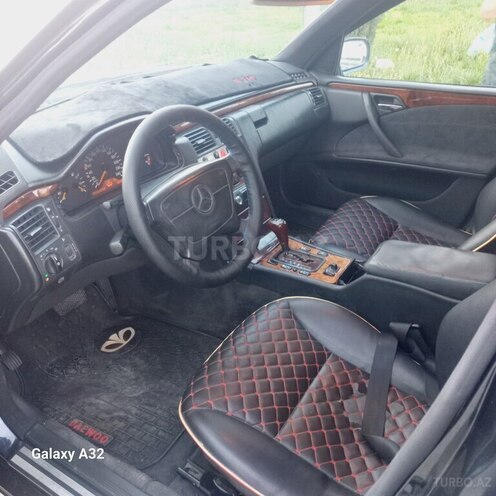 Mercedes E 240-15
