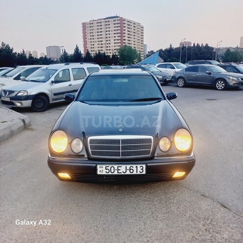 Mercedes E 240-16