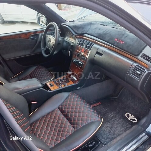 Mercedes E 240-6