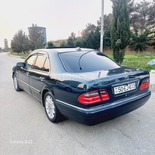 Mercedes E 240-8