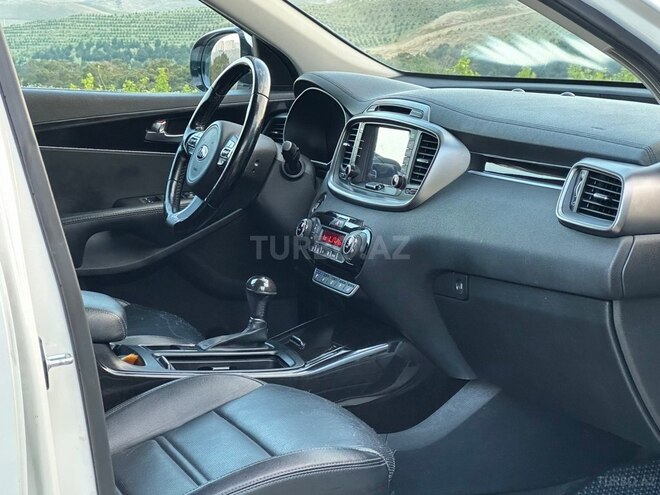Kia Sorento-8