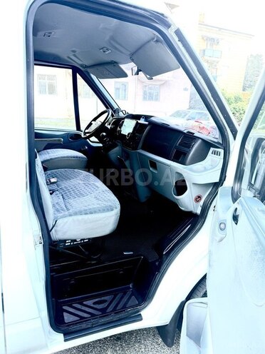 Ford Transit-8