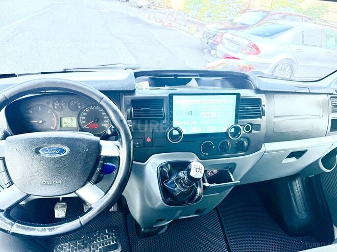 Ford Transit-6