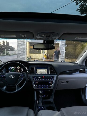 Hyundai Sonata-8