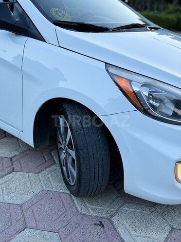 Hyundai Accent-4