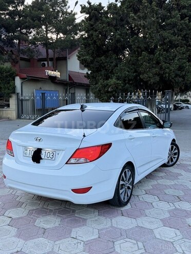 Hyundai Accent-5