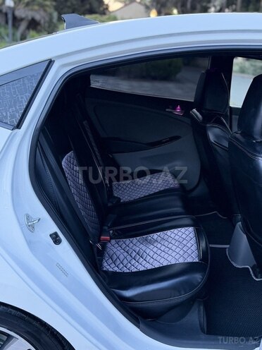 Hyundai Accent-13