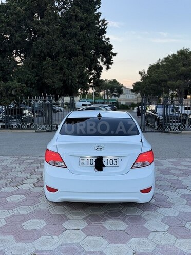 Hyundai Accent-7